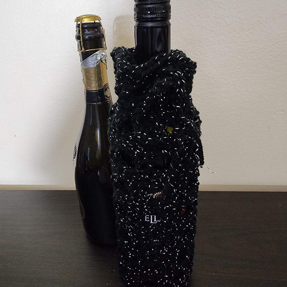 Black/Metallic Handmade Crochet Wine Bottle Carrier - Picture 1 of 1